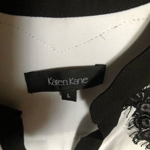 Karen kane blusa blanca con decoración en negra